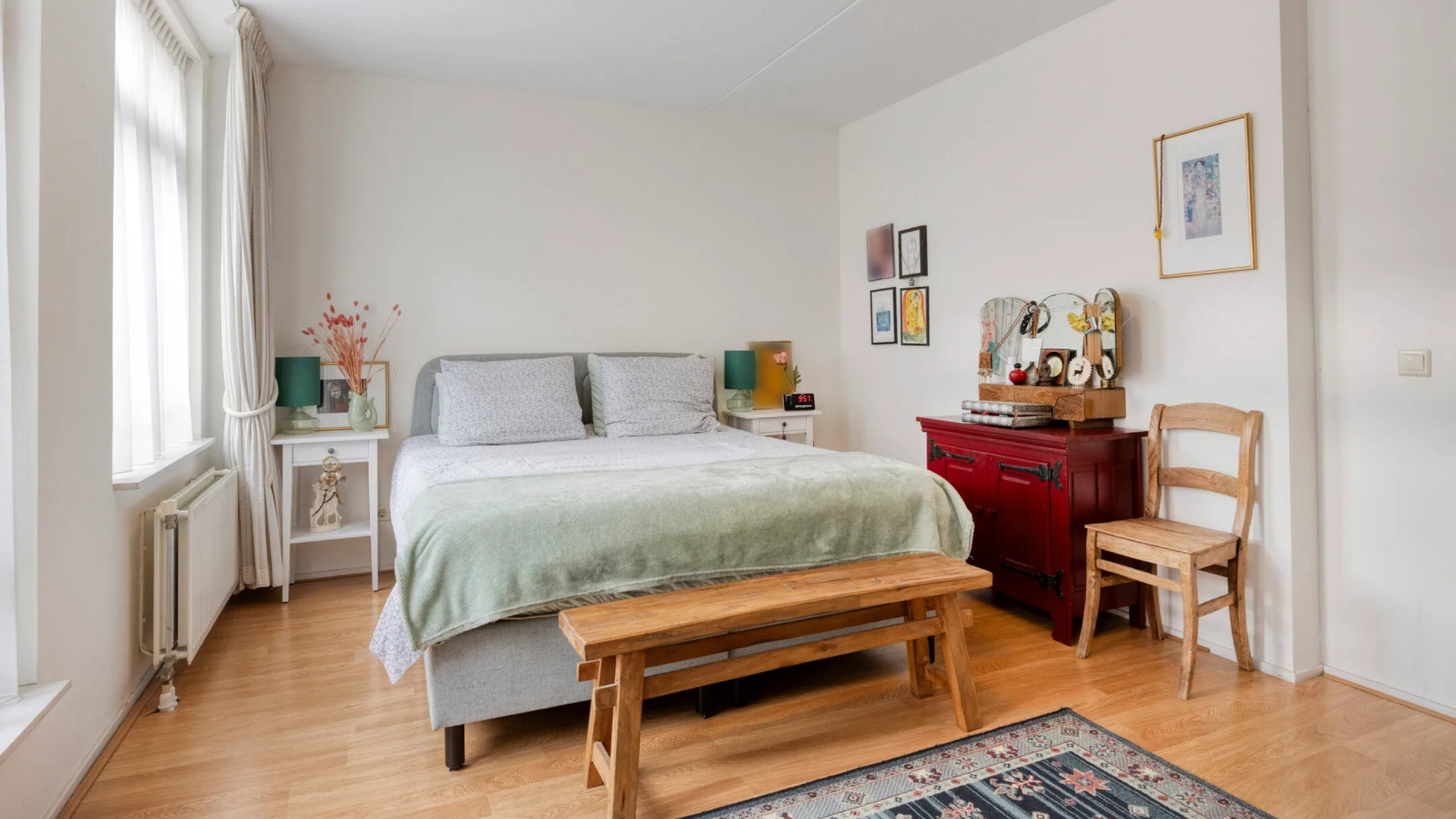 Barry Atsma verkoopt zijn Haagse appartement met flinke winst. Zie foto’s 6