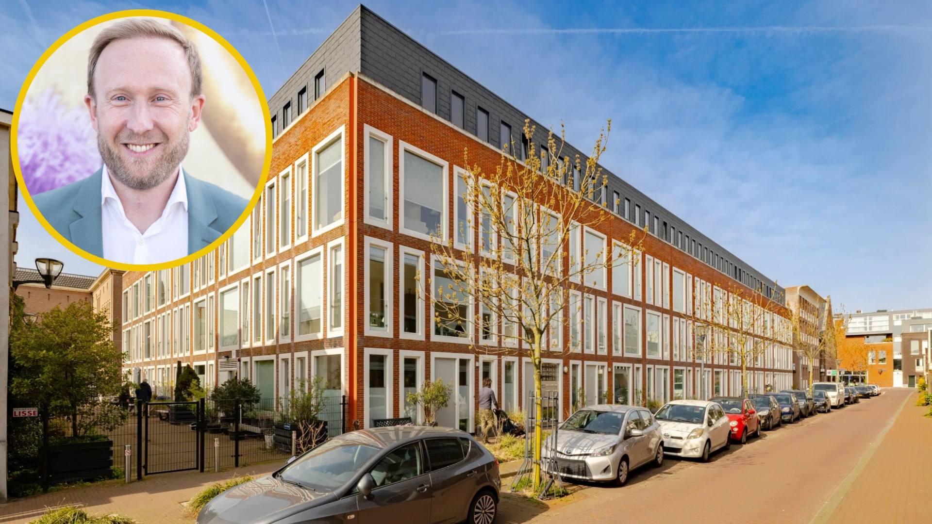 Binnenkijken in het te koop staande appartement van Raymond Mens. Zie foto’s