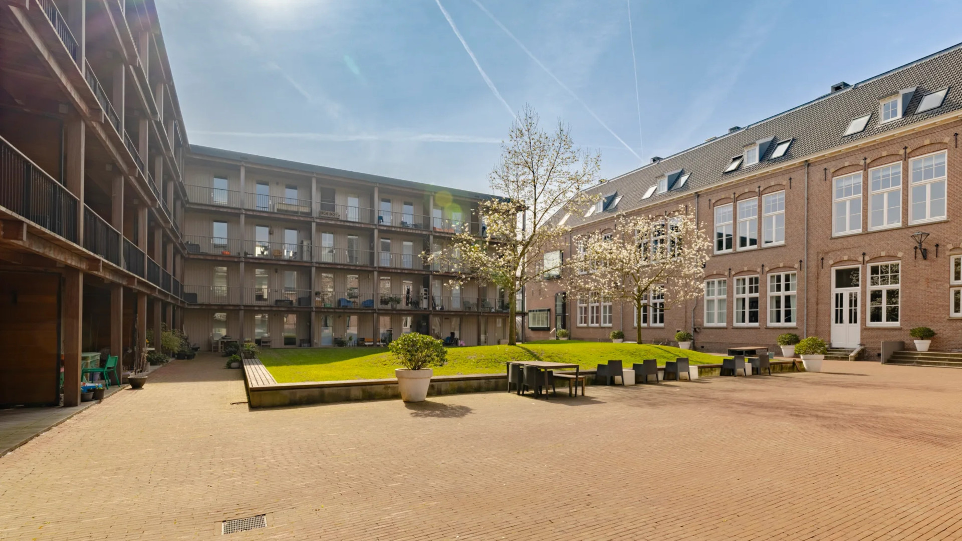 Binnenkijken in het te koop staande appartement van Raymond Mens. Zie foto’s 9