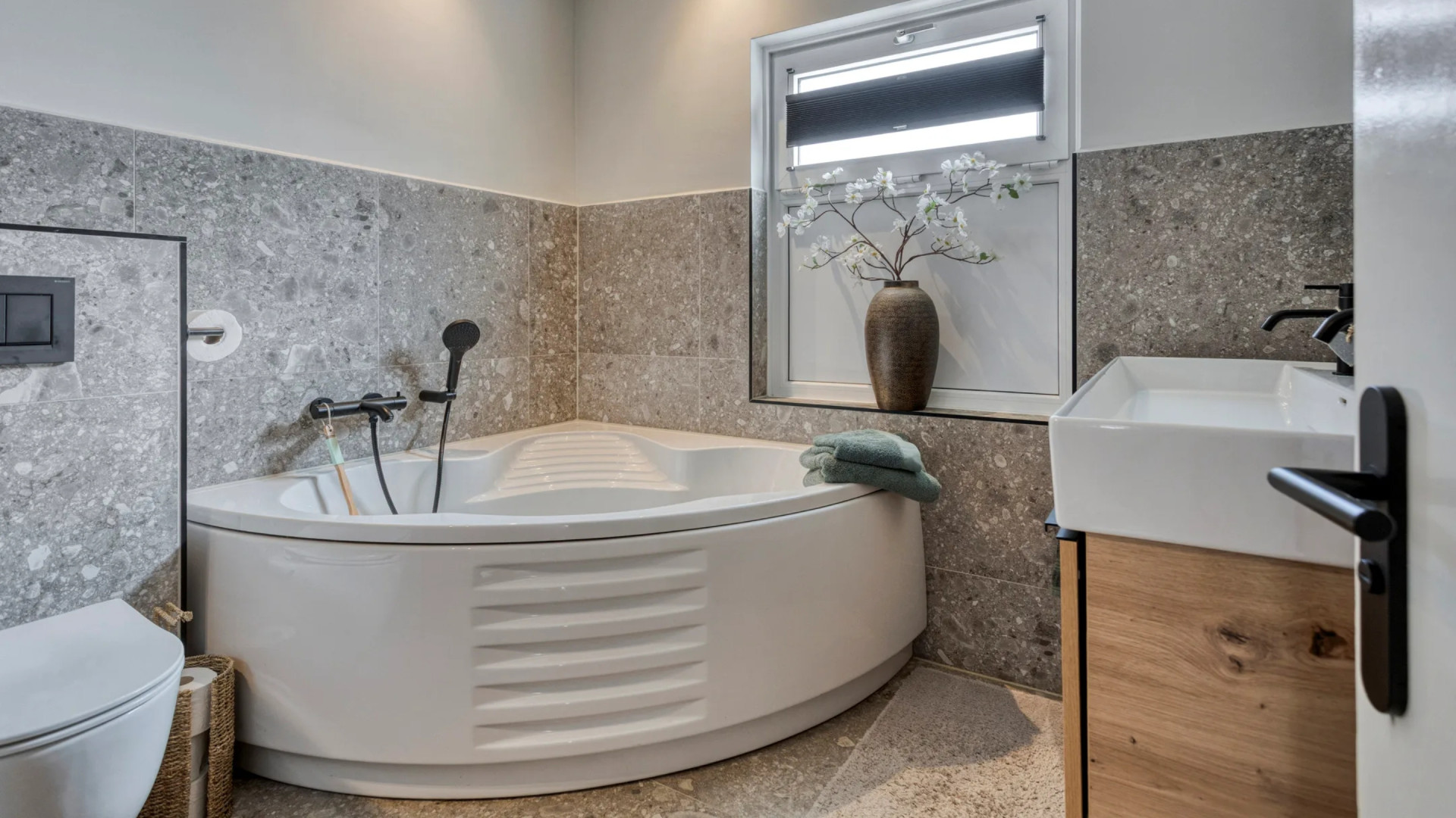 Roddelpraat-presentator Dennis Schouten koopt deze leuke eengezinswoning 10