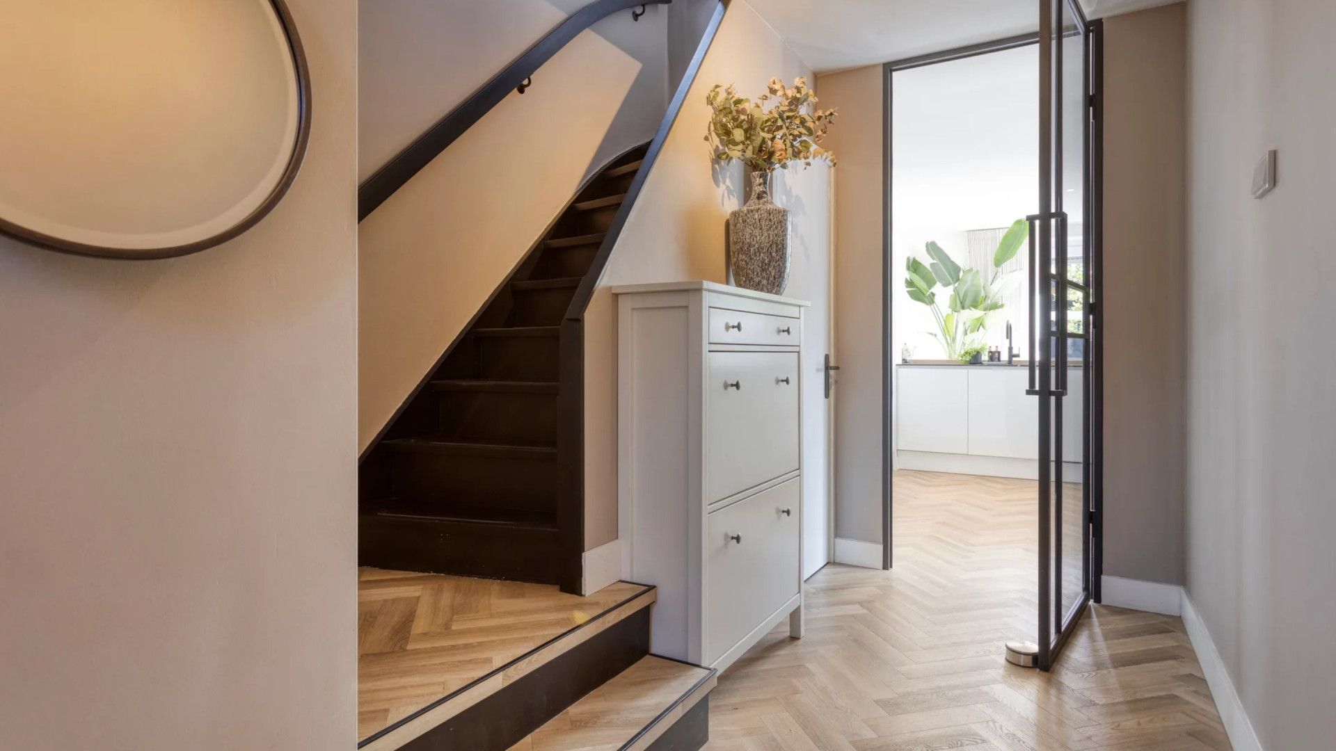 Roddelpraat-presentator Dennis Schouten koopt deze leuke eengezinswoning 2