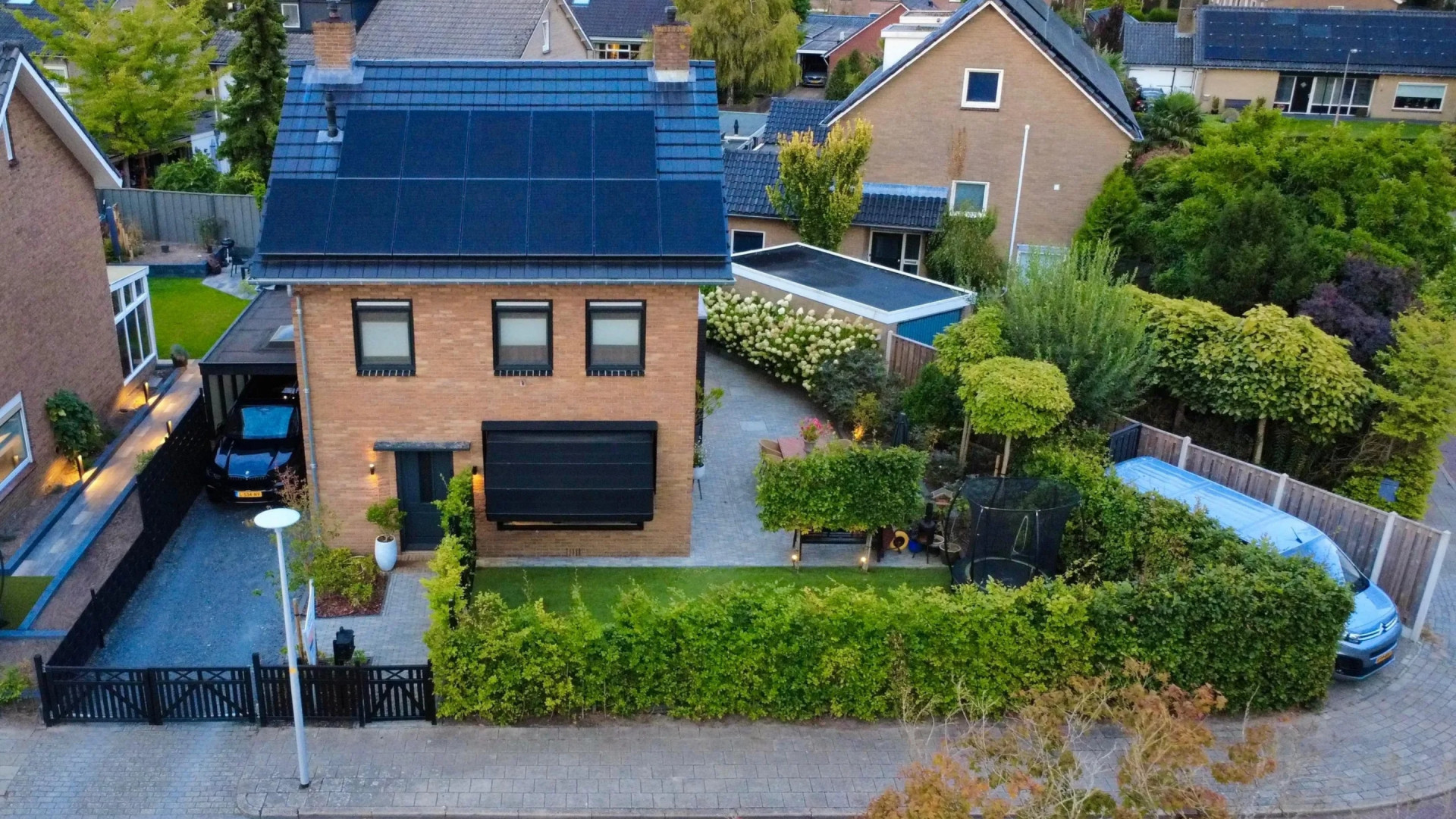 Roddelpraat-presentator Dennis Schouten koopt deze leuke eengezinswoning 2