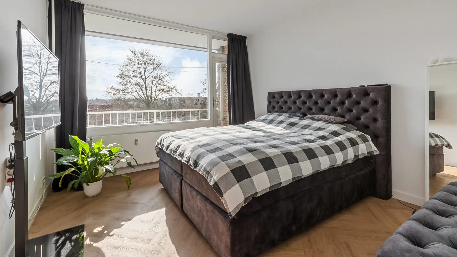 Eelko van Kooten, partner van Olcay Gulsen, verkoopt nóg een appartement in Hilversum. Zie foto’s 6