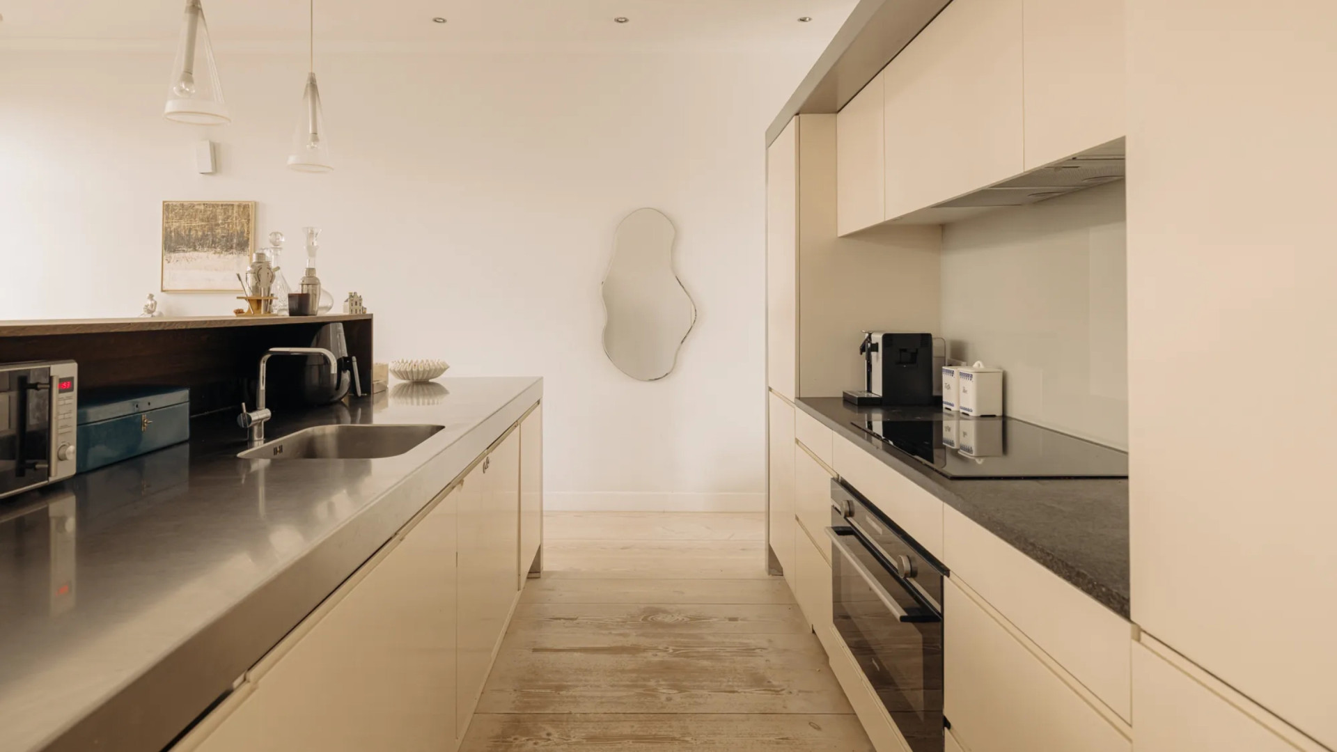 DJ Sander Kleinenberg zet zijn Amsterdamse miljoenenappartement opnieuw te koop. Zie foto’s 5