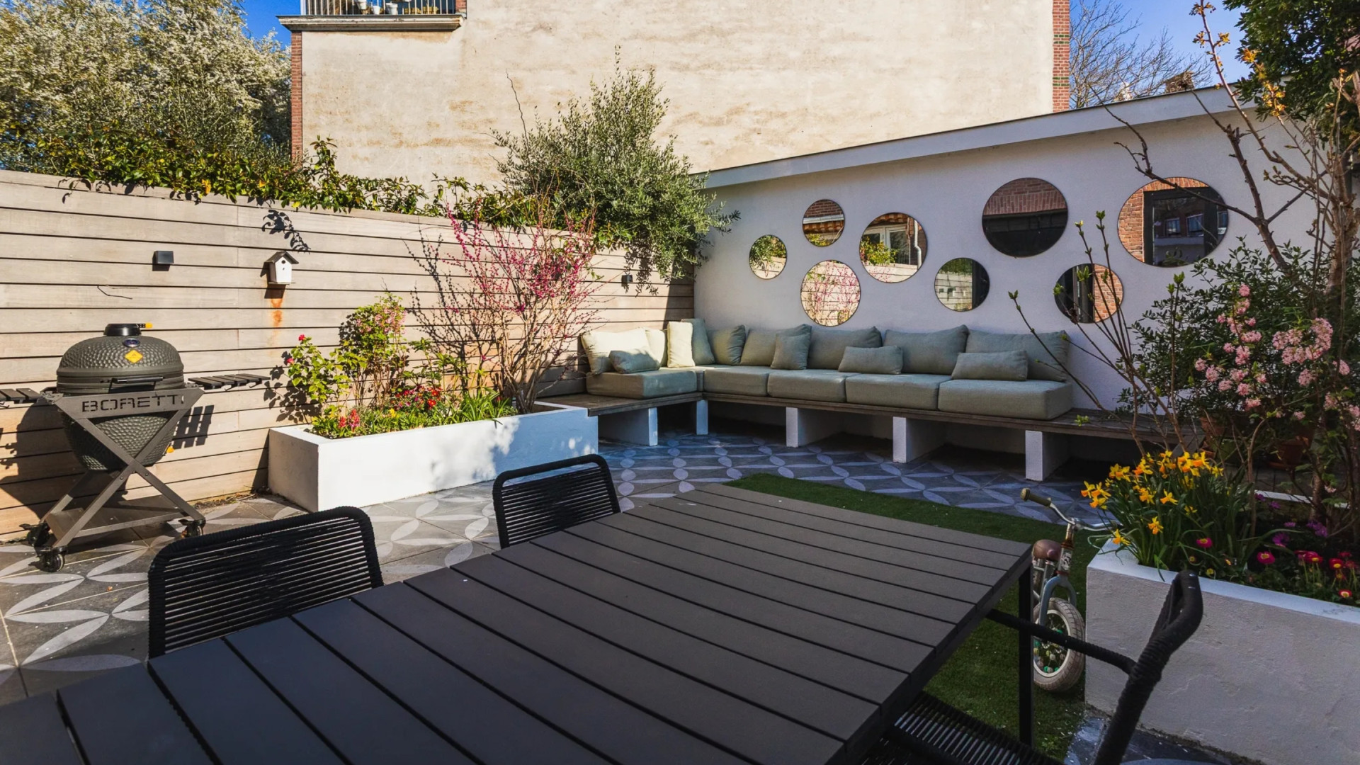 TV-presentatrice Shelly Sterk zet haar Haagse droomwoning te koop. Kijk binnen 12