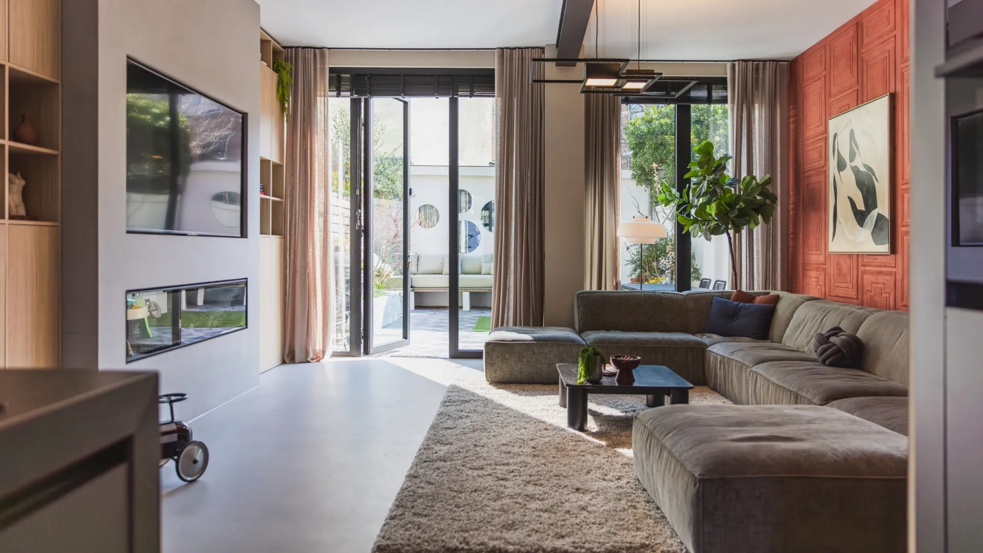 TV-presentatrice Shelly Sterk zet haar Haagse droomwoning te koop. Kijk binnen 2