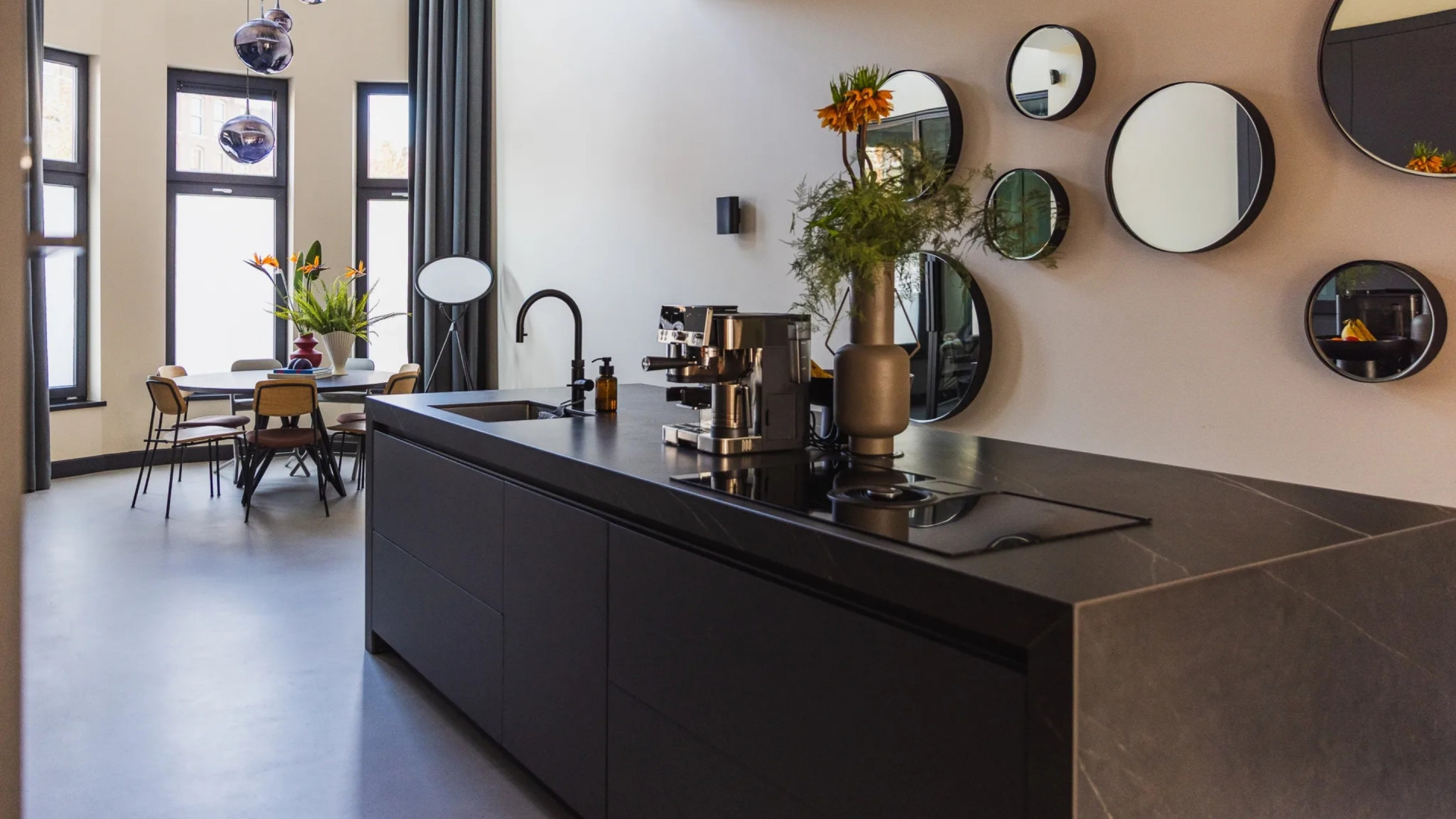 TV-presentatrice Shelly Sterk zet haar Haagse droomwoning te koop. Kijk binnen 4