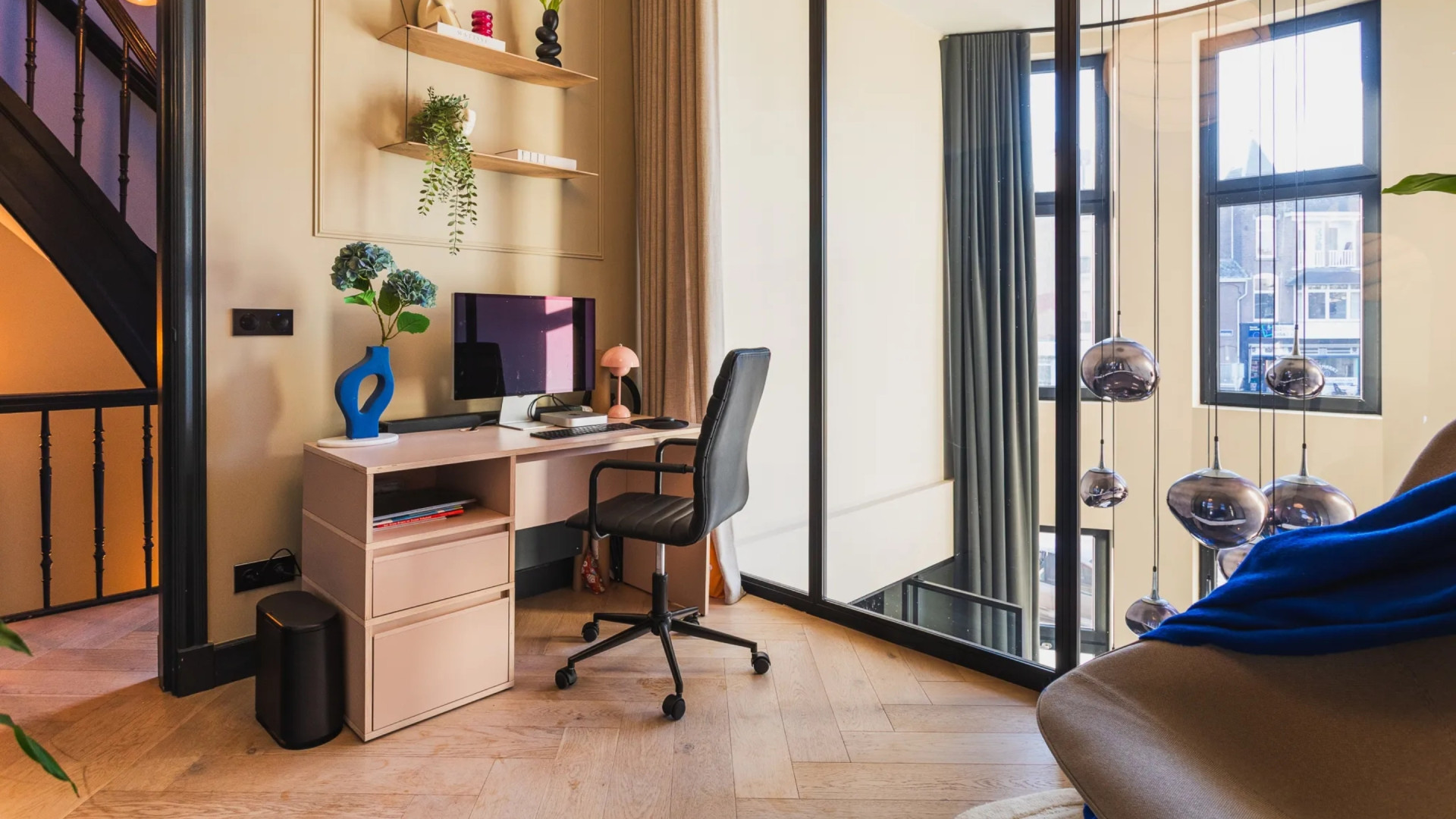 TV-presentatrice Shelly Sterk zet haar Haagse droomwoning te koop. Kijk binnen 9