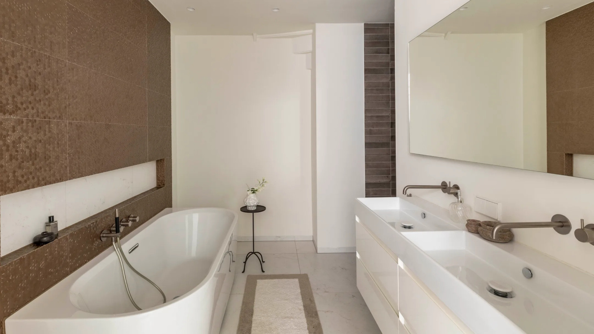 Stadsvilla Glennis Grace in de verkoop gezet. Zie foto's 6