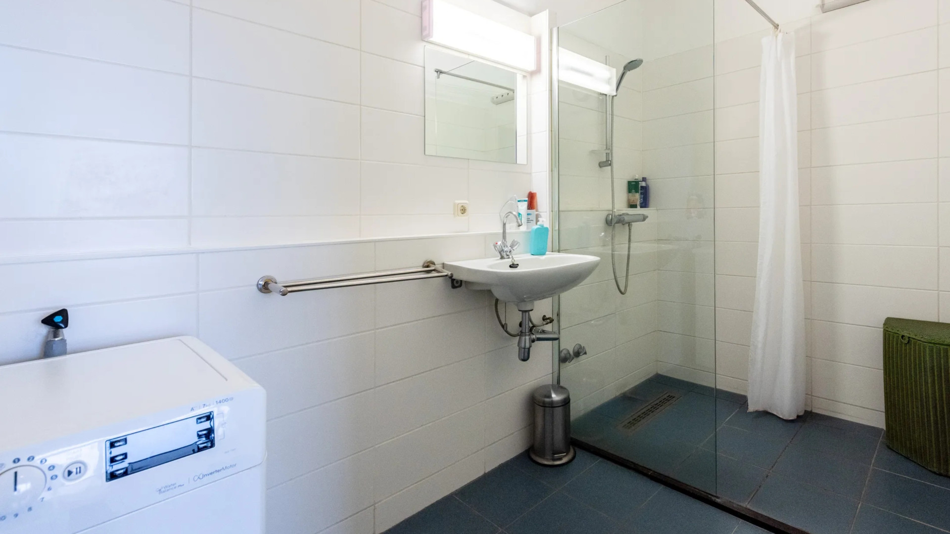 D’66 bobo Alexander Pechtold zet zijn vrijgezellen appartement in Wageningen te koop. Zie foto’s 7