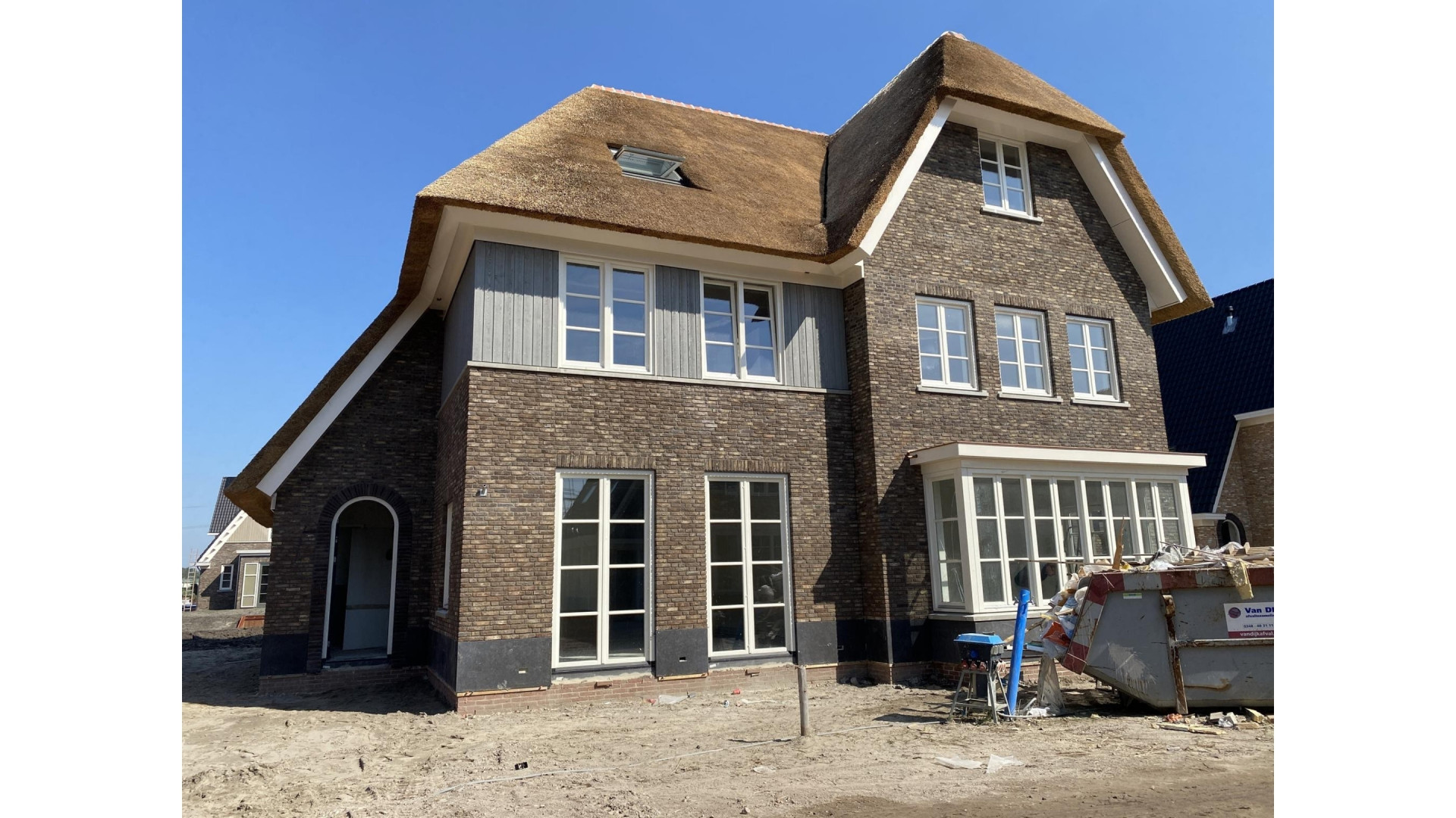 Ajax-talent Mika Godts koopt deze miljoenenvilla in Weesp. Zie foto’s 5