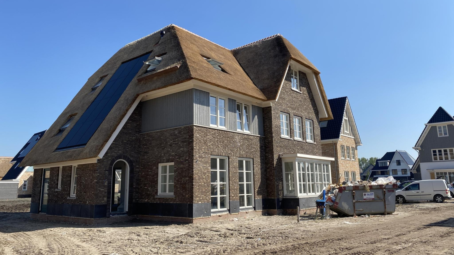 Ajax-talent Mika Godts koopt deze miljoenenvilla in Weesp. Zie foto’s 2