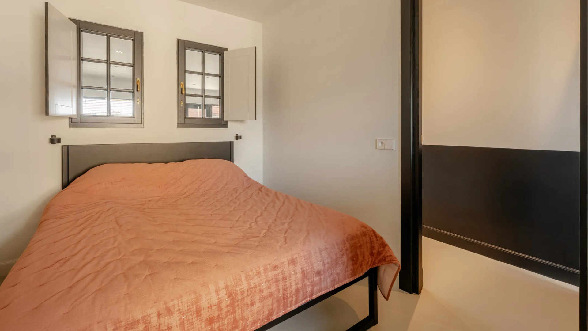 Eva Jinek zet haar prachtige strandappartement in Noordwijk te koop. Zie foto's 6