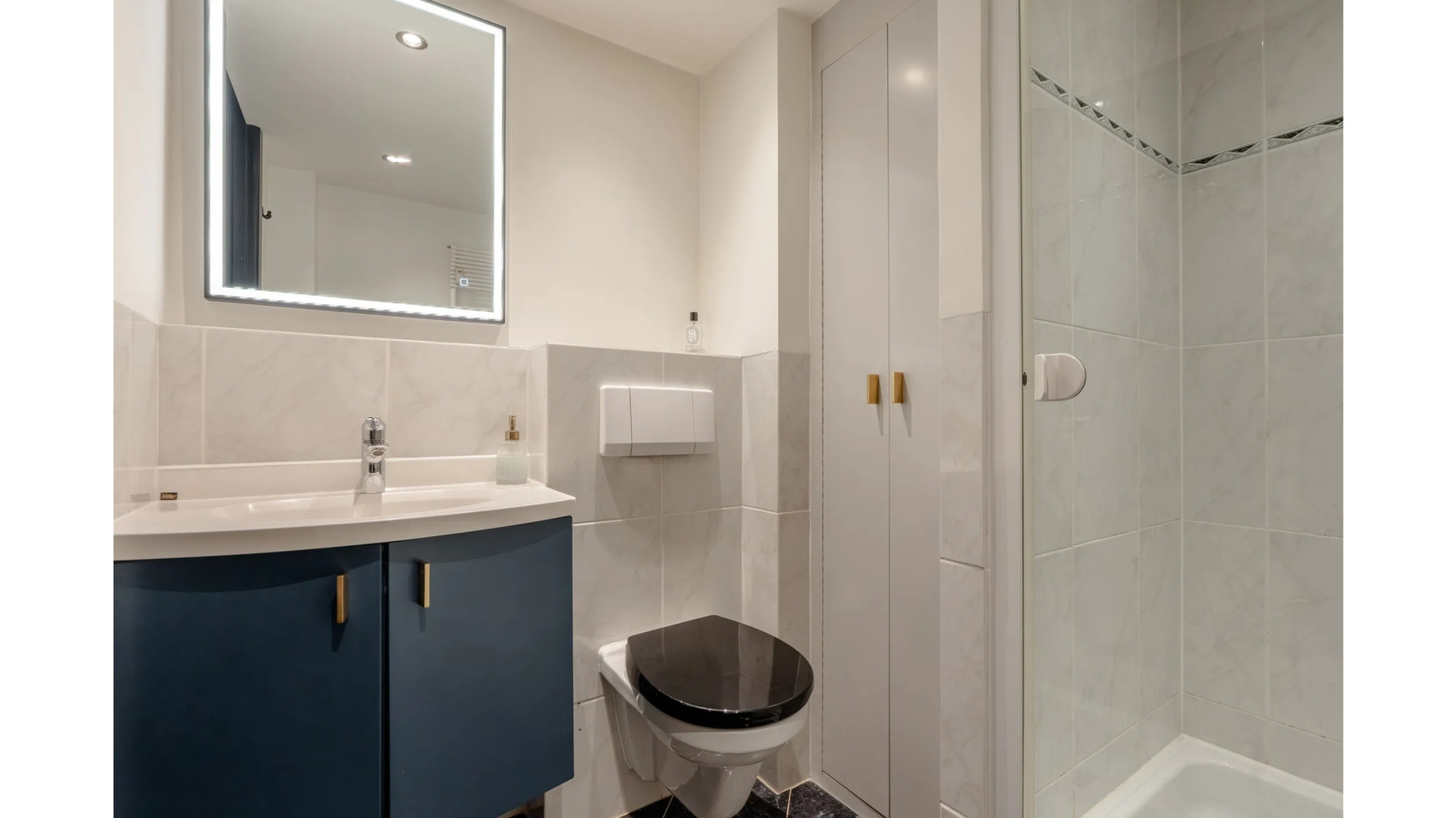 Eva Jinek zet haar prachtige strandappartement in Noordwijk te koop. Zie foto's 8