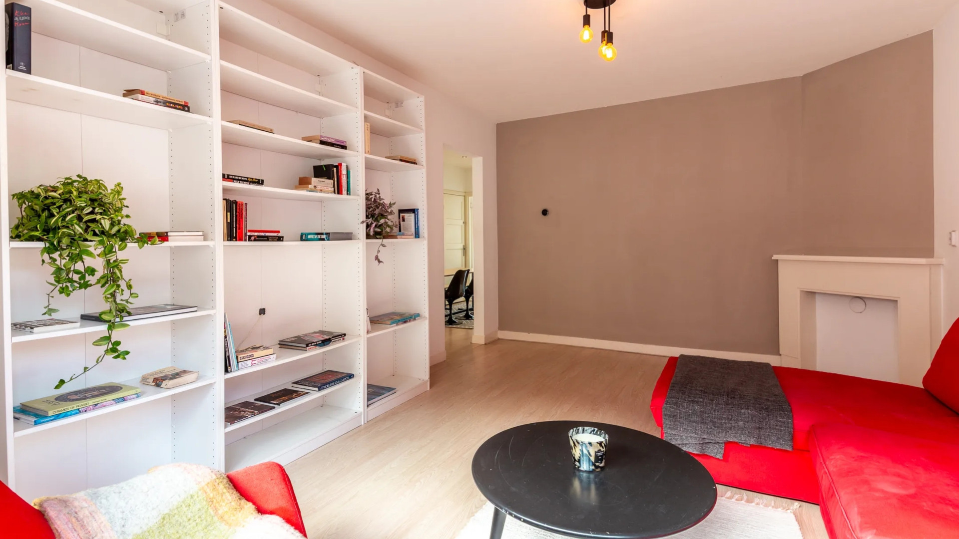 Rick Engelkes zet zijn Amsterdamse appartement te koop. Zie foto’s 3