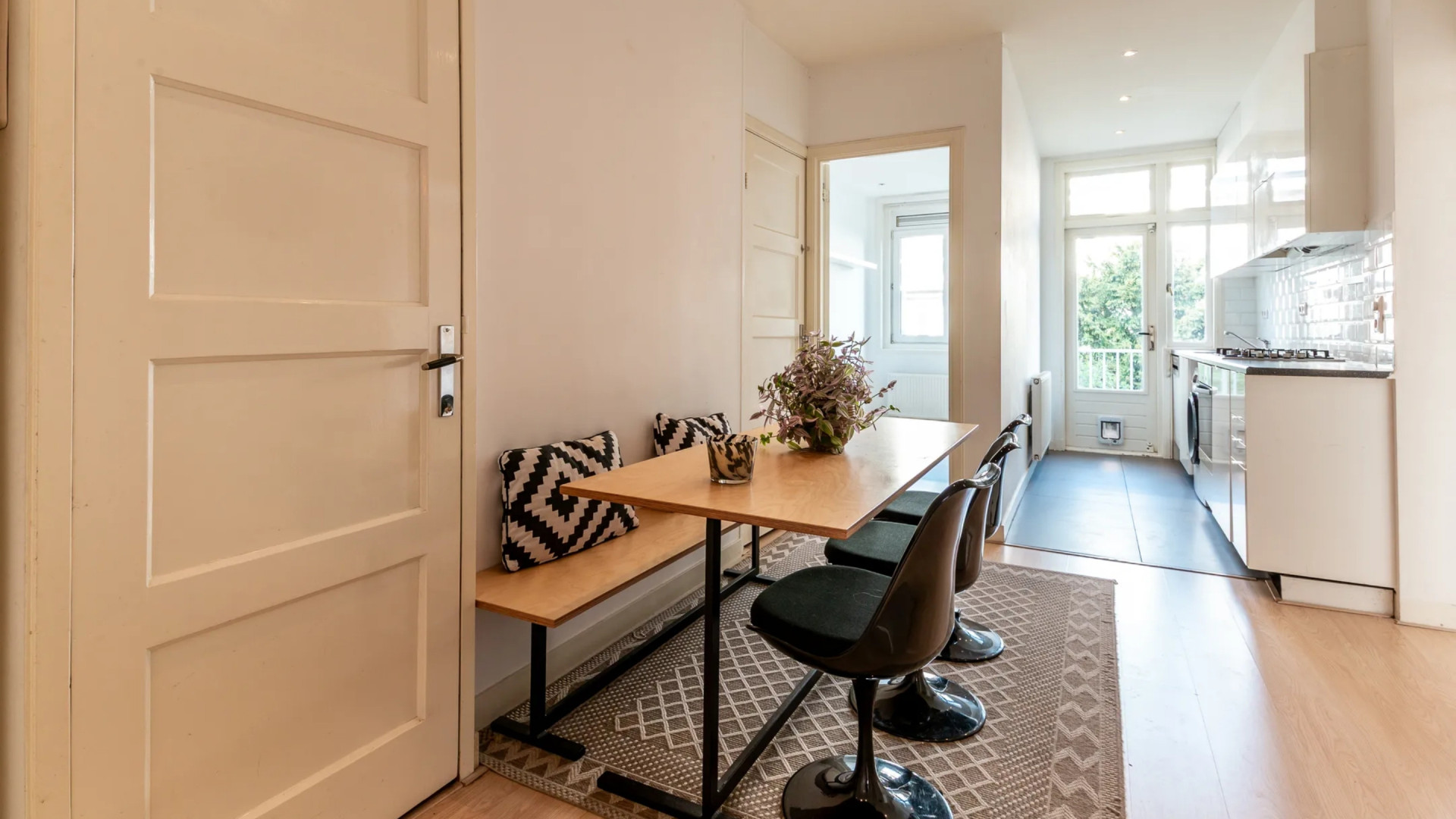 Rick Engelkes zet zijn Amsterdamse appartement te koop. Zie foto’s 4