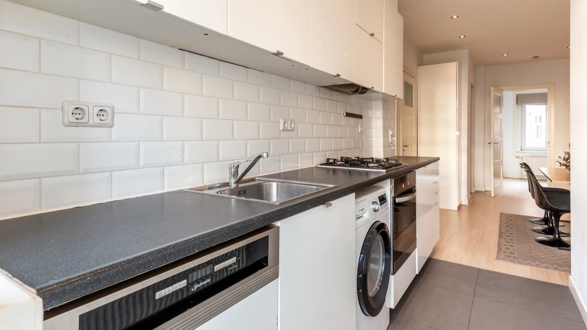 Rick Engelkes zet zijn Amsterdamse appartement te koop. Zie foto’s 5