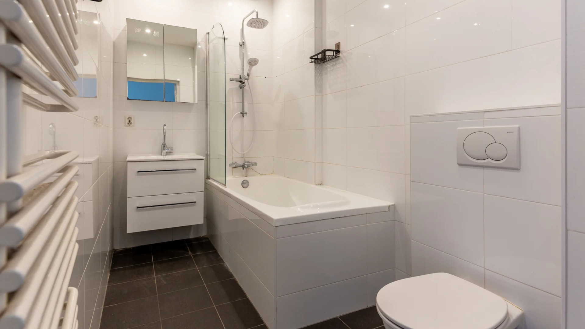 Rick Engelkes zet zijn Amsterdamse appartement te koop. Zie foto’s 6