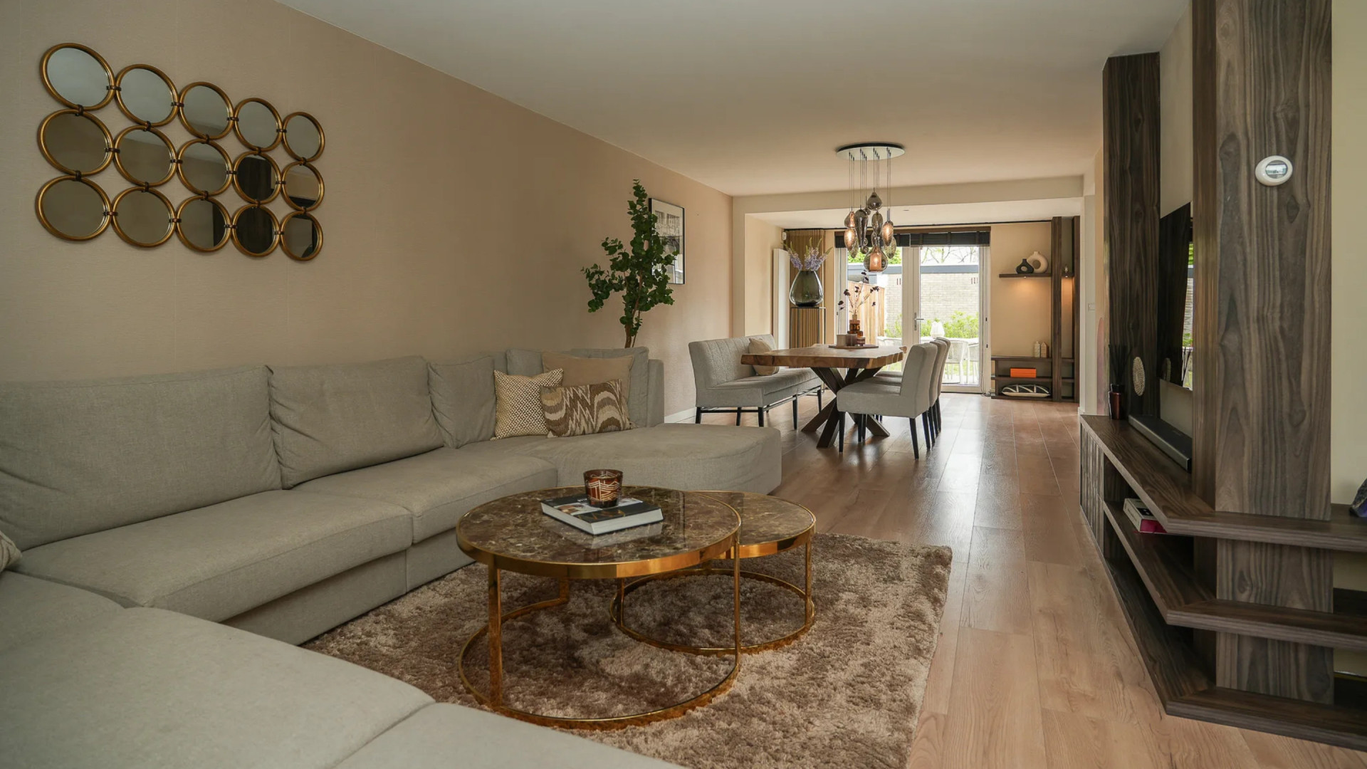 Teleurgestelde PSV-speler Joey Veerman zet zijn woning te koop. Zie foto’s 3