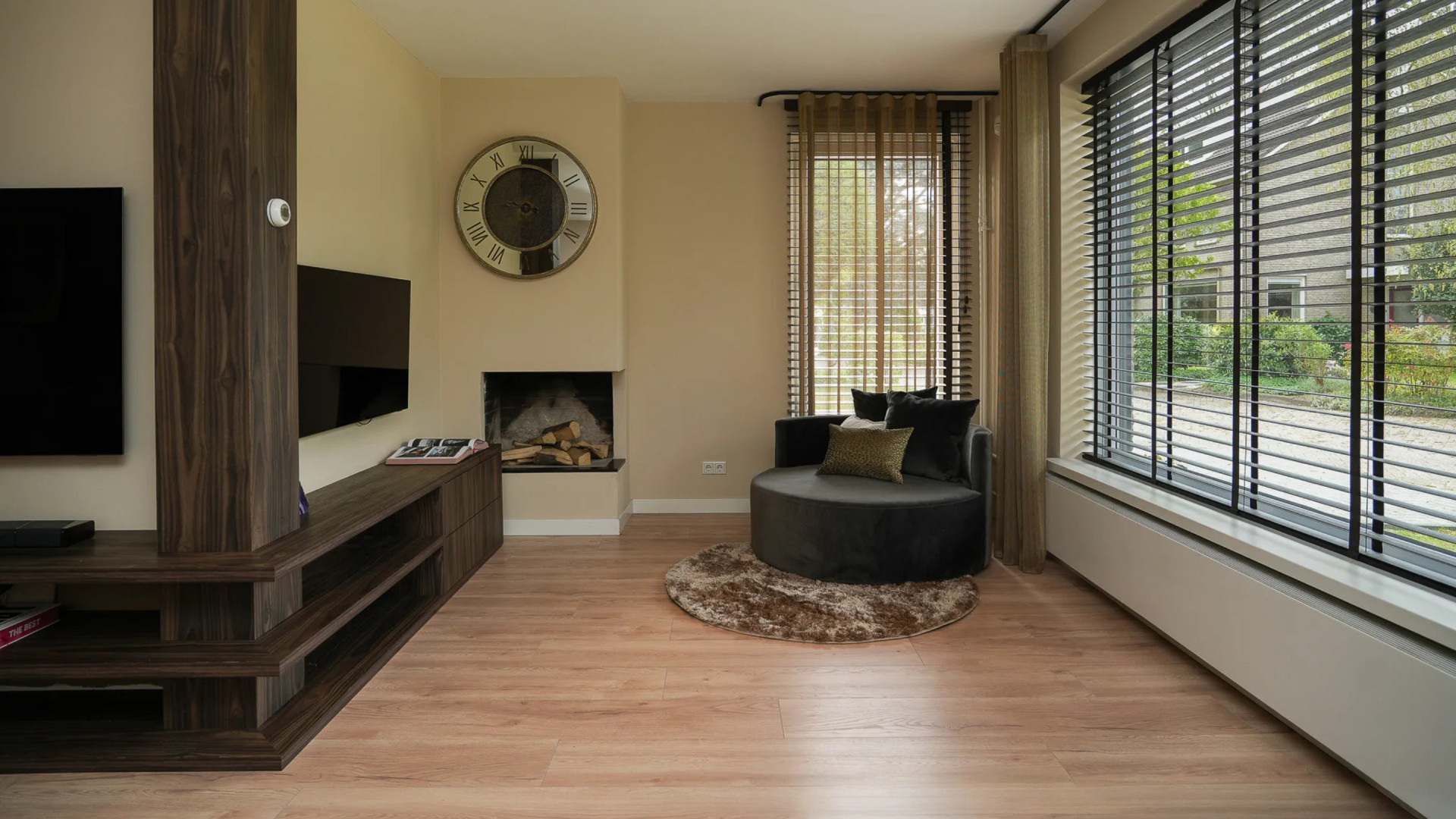 Teleurgestelde PSV-speler Joey Veerman zet zijn woning te koop. Zie foto’s 5