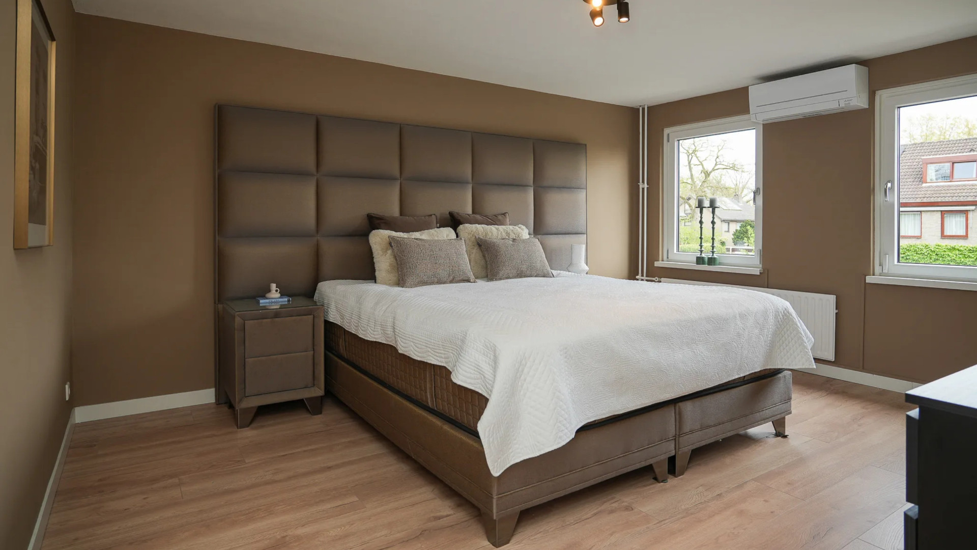 Teleurgestelde PSV-speler Joey Veerman zet zijn woning te koop. Zie foto’s 7