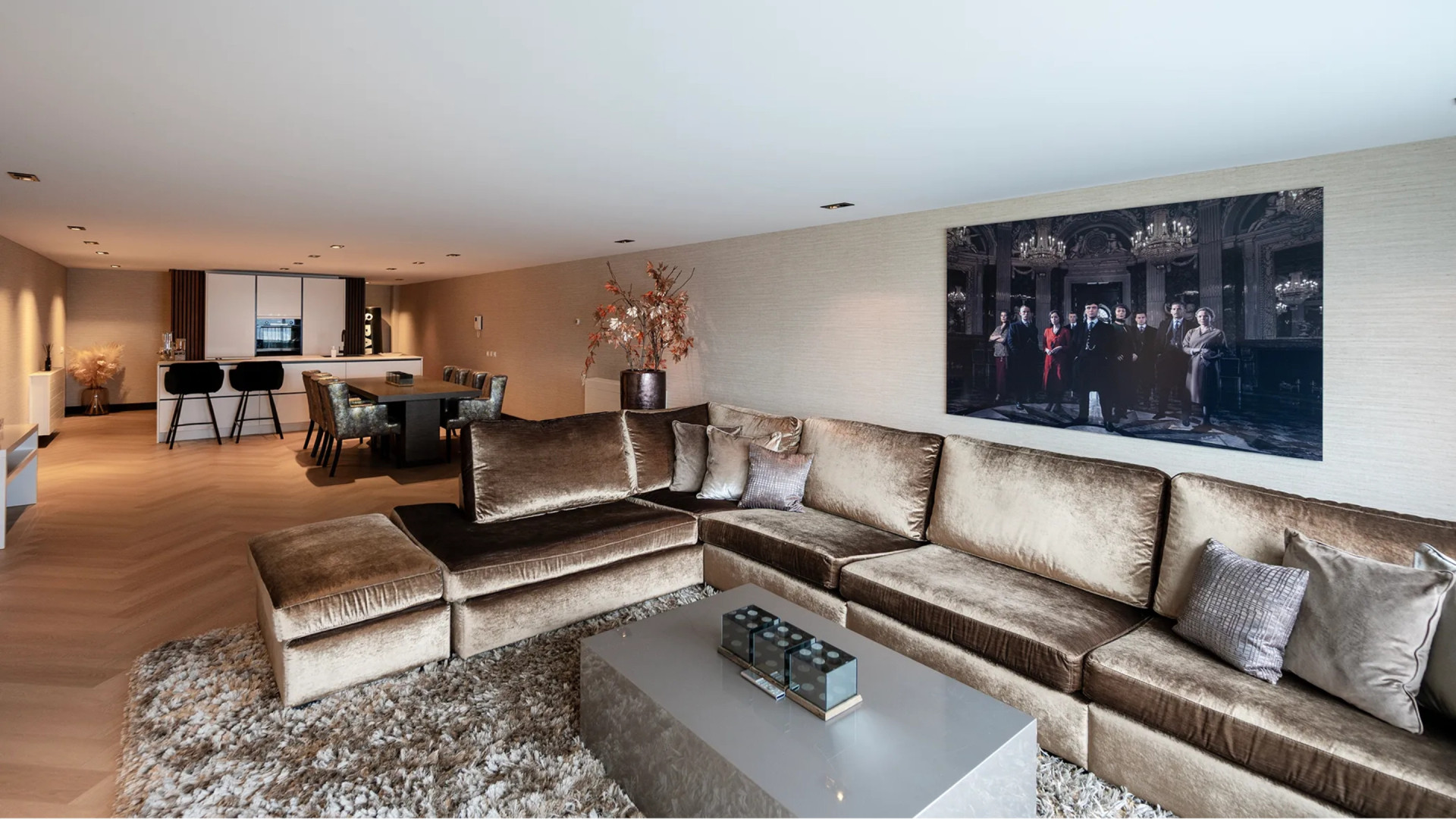 Voetbalmiljonair Steven Bergwijn zet zijn maisonnette in Almere te koop. Zie foto’s 3