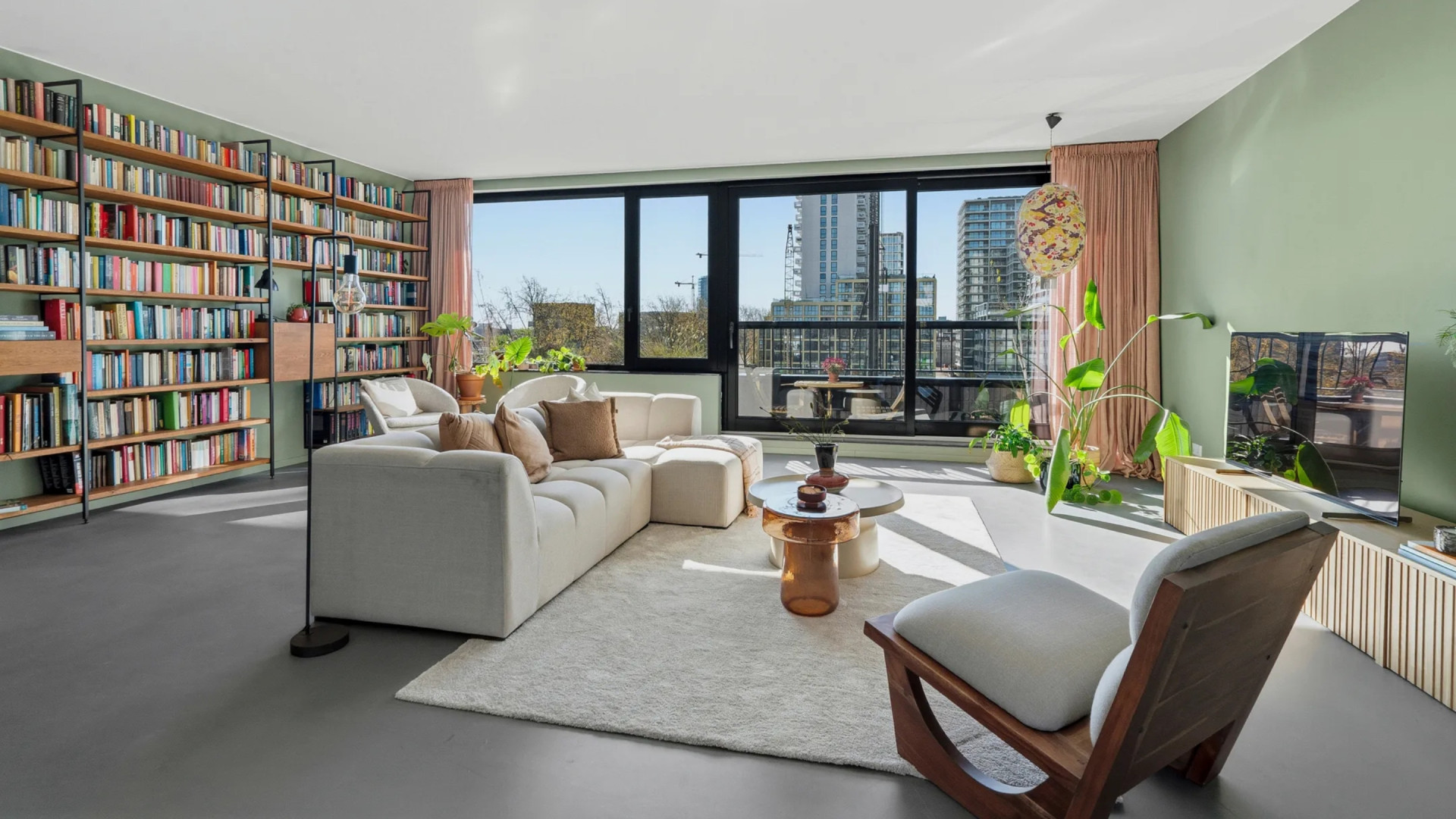 Gooische Vrouwen-actrice Susan Visser geeft forse korting op haar woning met dakterras. Zie foto’s 2