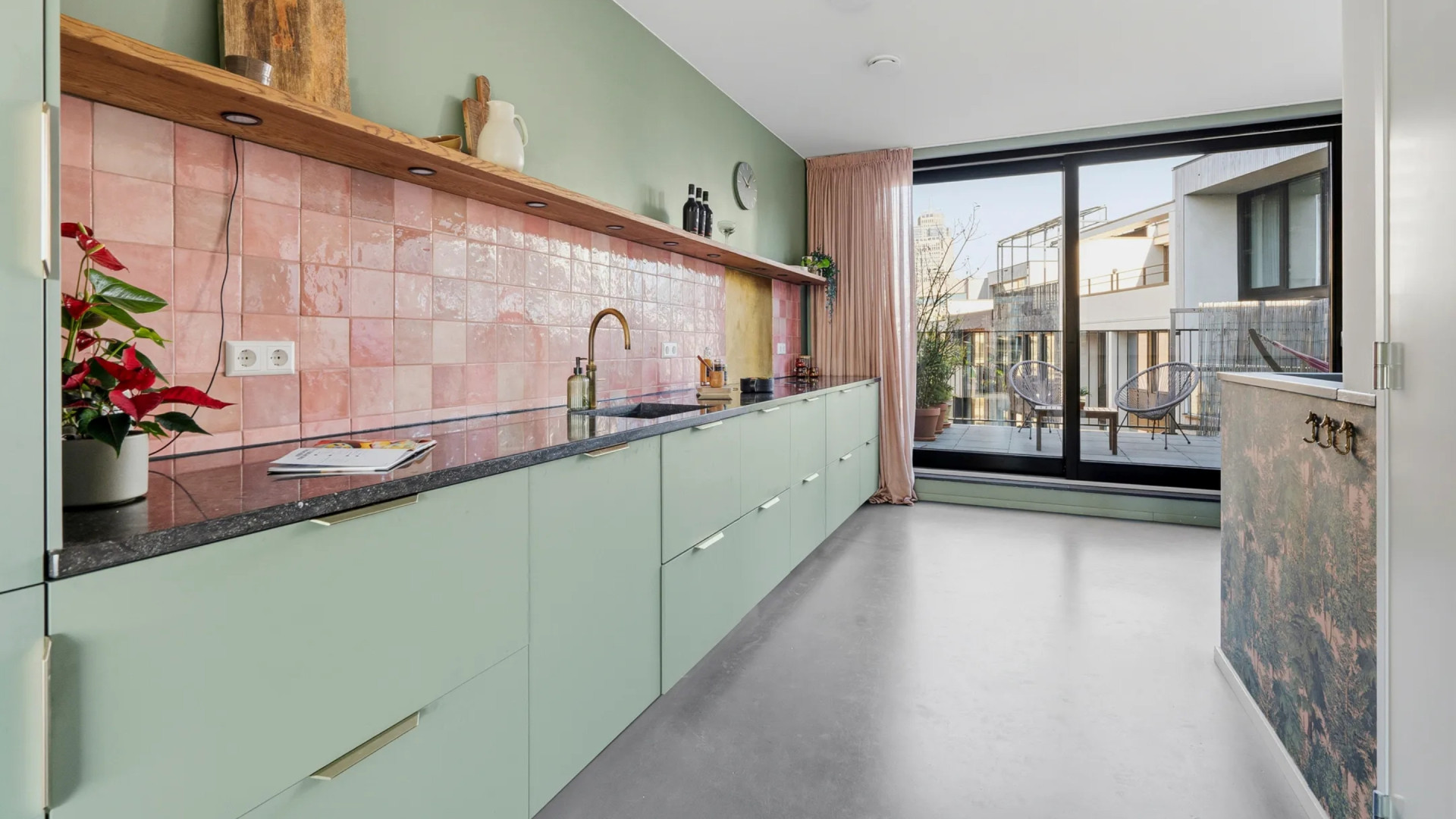 Gooische Vrouwen-actrice Susan Visser geeft forse korting op haar woning met dakterras. Zie foto’s 4