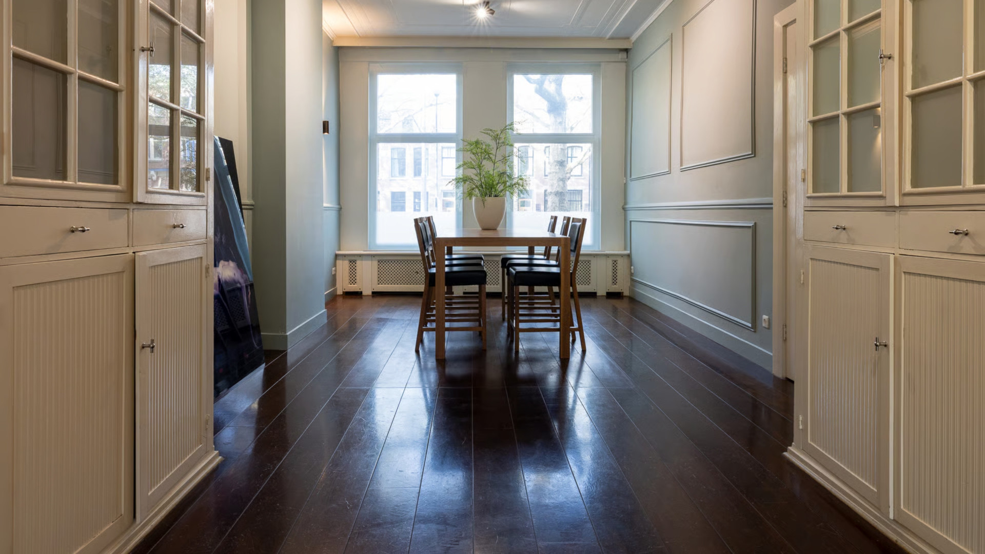 Lingeriekoningin Marlies Dekkers zet haar driedubbele Rotterdamse benedenwoning te koop. Zie foto’s 3