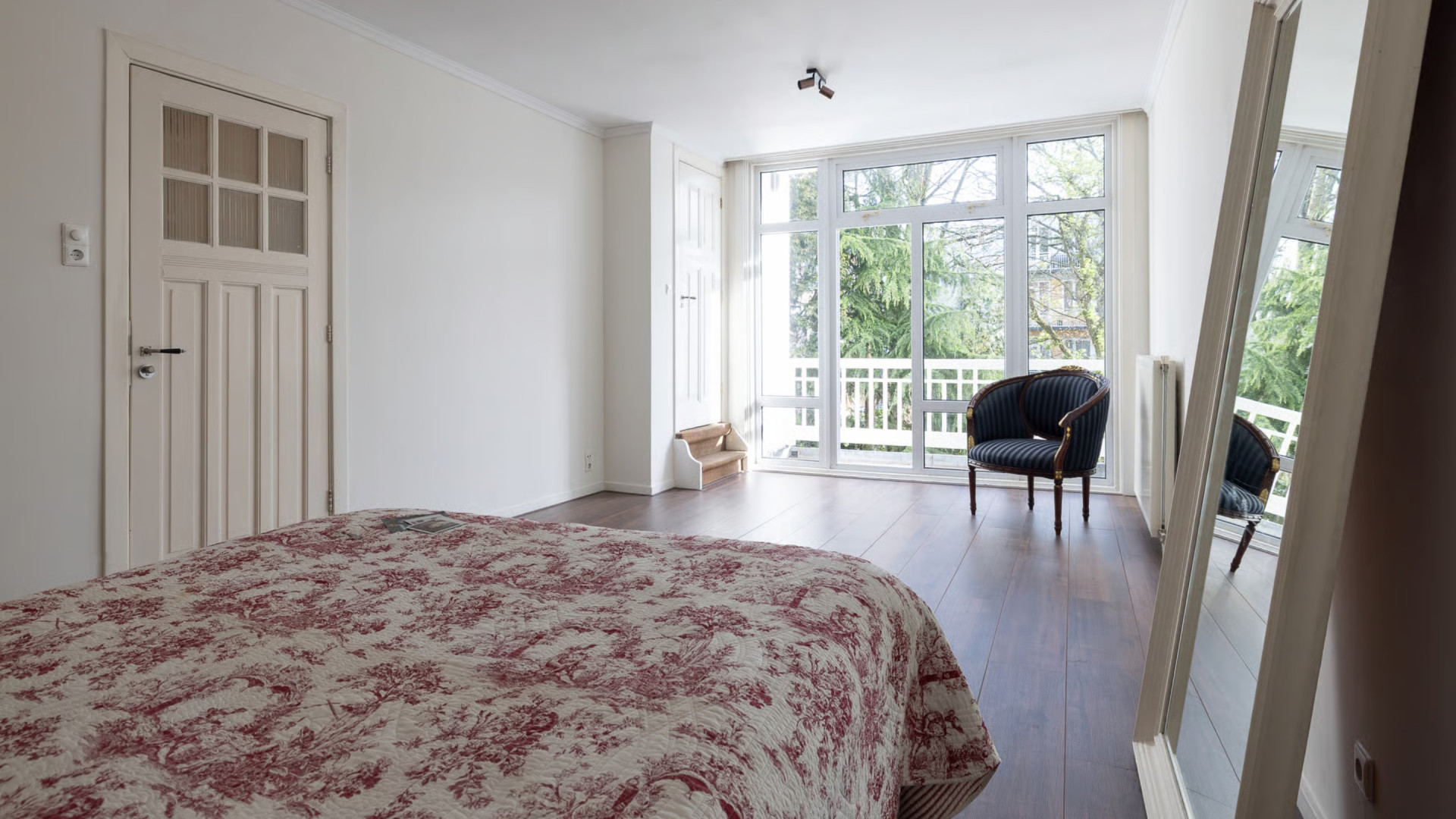 Lingeriekoningin Marlies Dekkers zet haar driedubbele Rotterdamse benedenwoning te koop. Zie foto’s 5