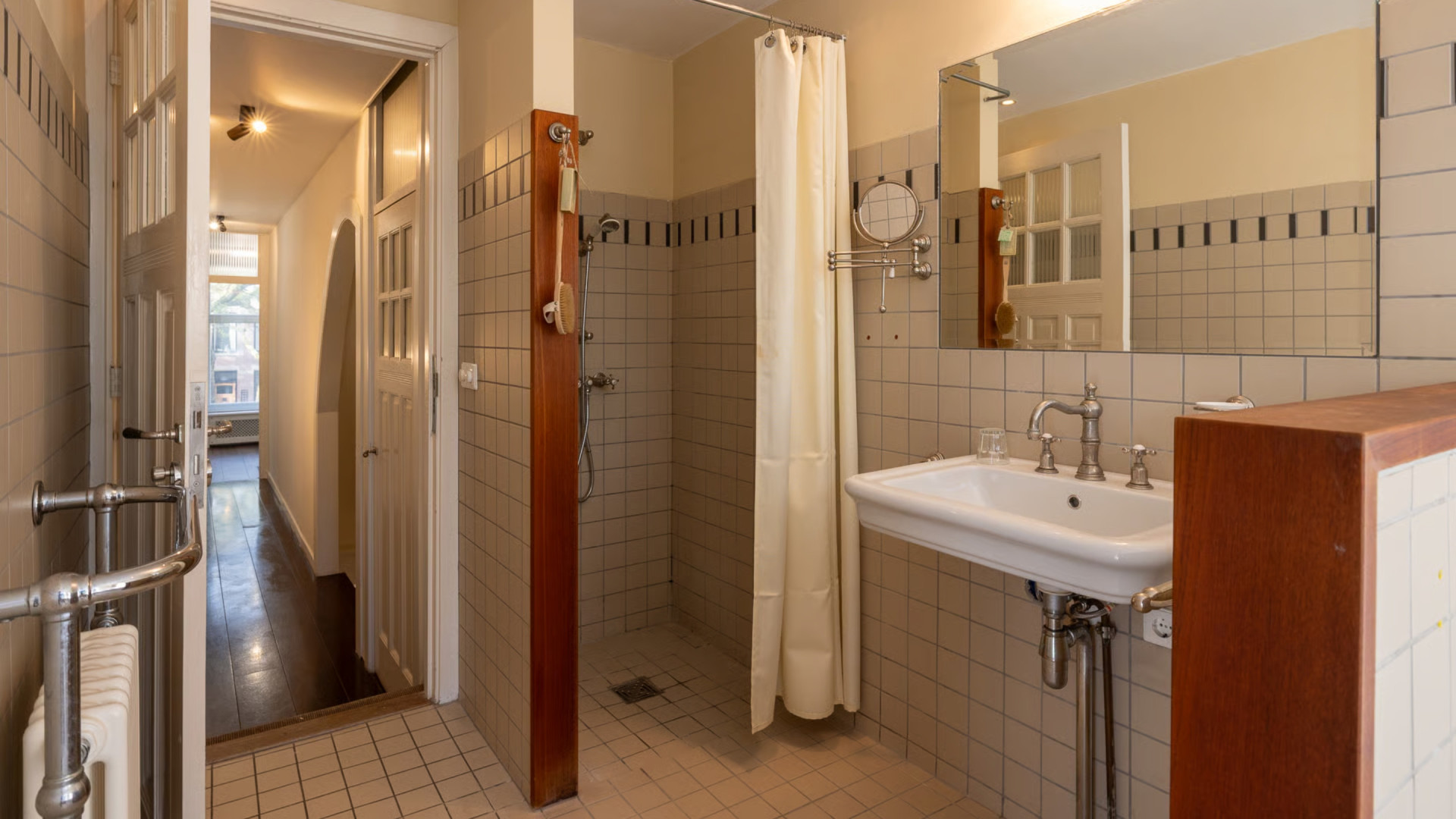 Lingeriekoningin Marlies Dekkers zet haar driedubbele Rotterdamse benedenwoning te koop. Zie foto’s 7