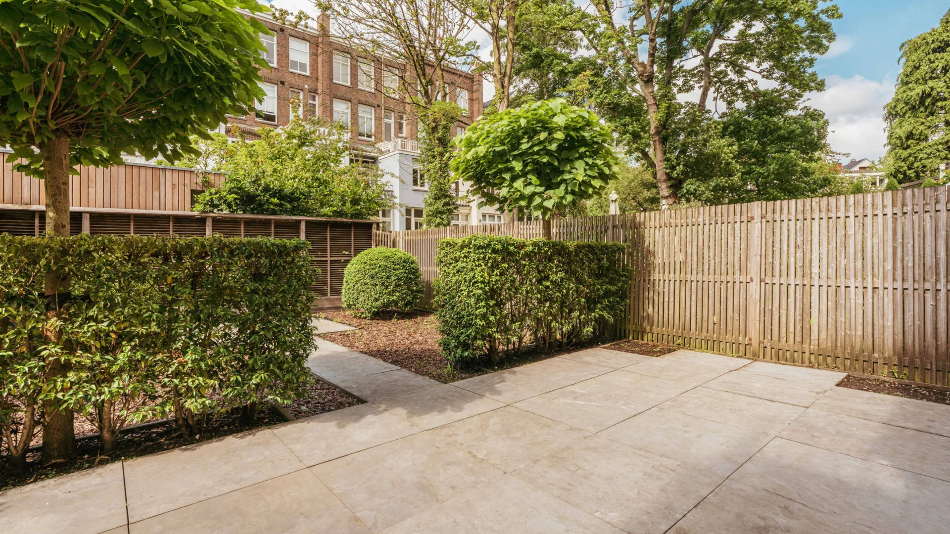 Prins Maurits zet na drie weken gekocht pand weer in de verkoop. Zie foto’s 12