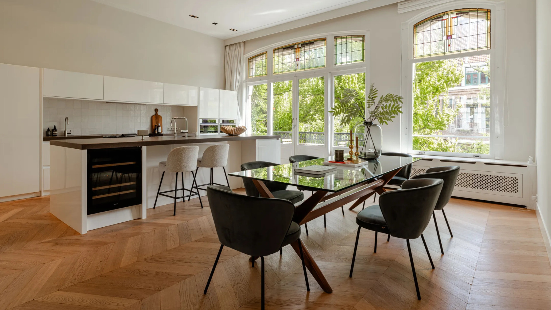 Prins Maurits zet na drie weken gekocht pand weer in de verkoop. Zie foto’s 4