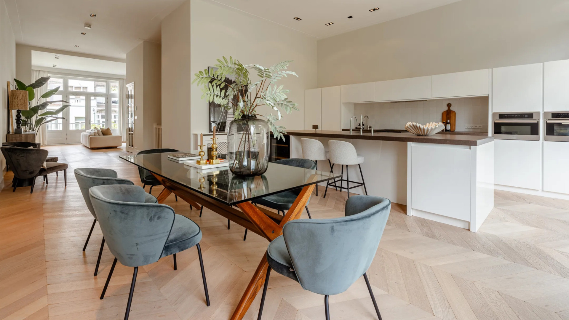 Prins Maurits zet na drie weken gekocht pand weer in de verkoop. Zie foto’s 5