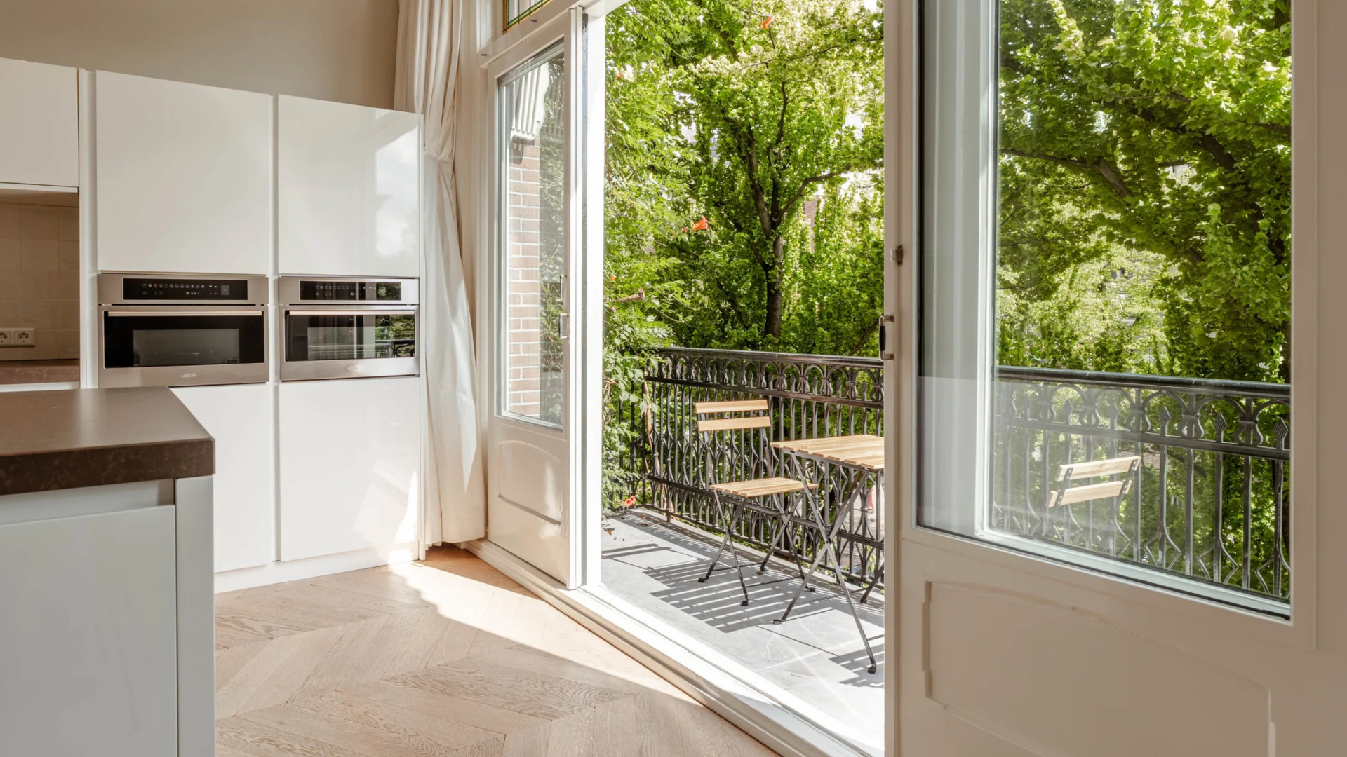 Prins Maurits zet na drie weken gekocht pand weer in de verkoop. Zie foto’s 7