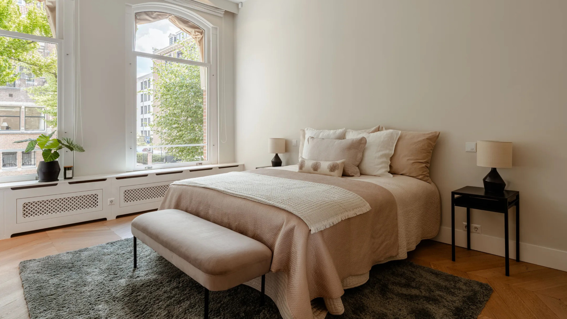 Prins Maurits zet na drie weken gekocht pand weer in de verkoop. Zie foto’s 8