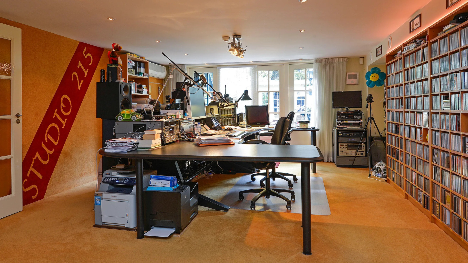 André van Duin zet zijn Amsterdamse grachtenpand te koop. Zie foto's 8