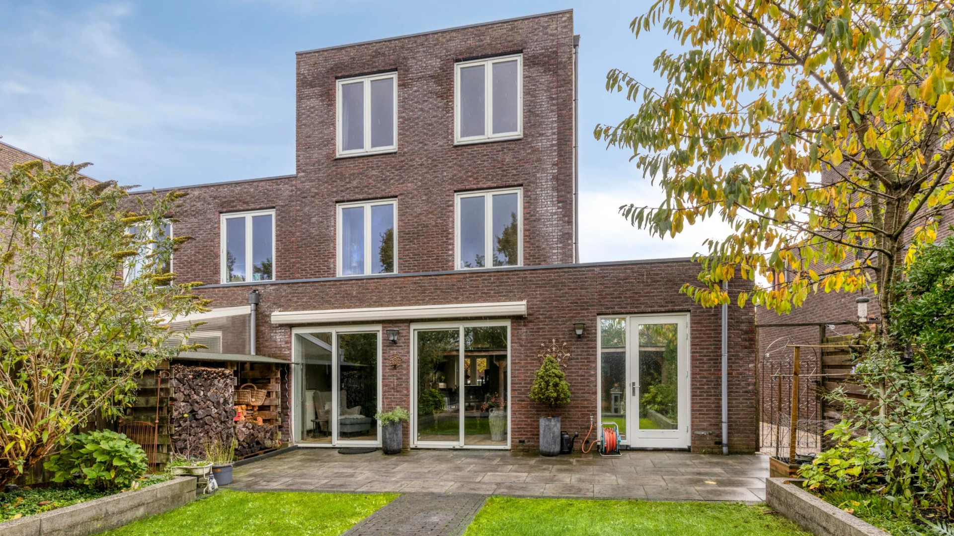 Na een biedoorlog kocht Juvat Westendorp deze droomvilla. Zie de beelden! 9