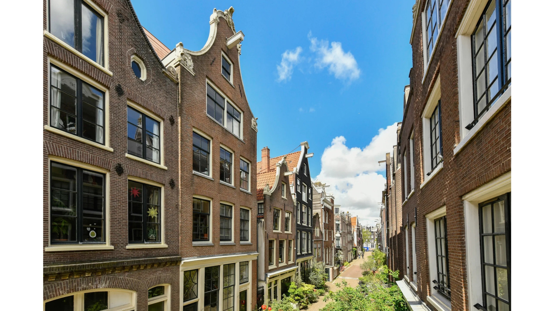 Georgina Verbaan zet haar bijzondere woning in centrum van Amsterdam te koop. Zie de beelden 2