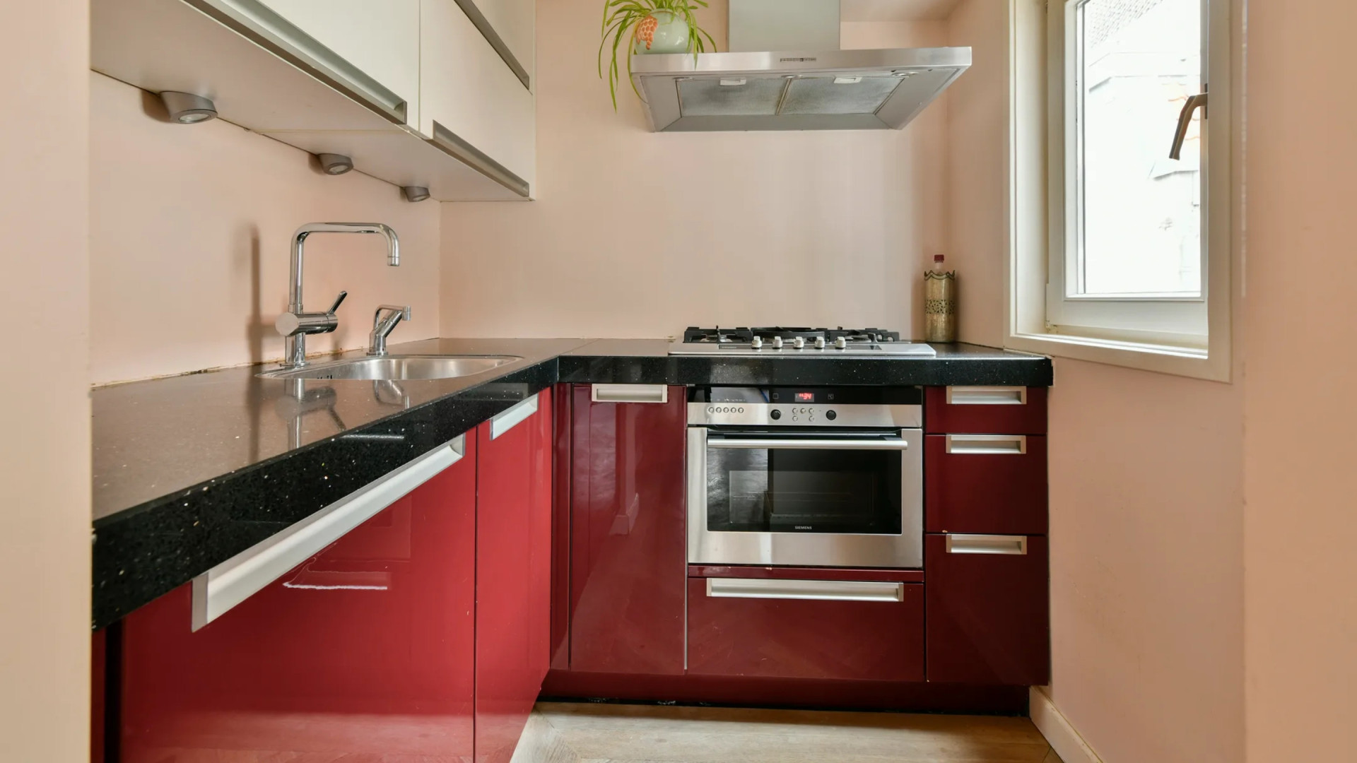 Georgina Verbaan zet haar bijzondere woning in centrum van Amsterdam te koop. Zie de beelden 5