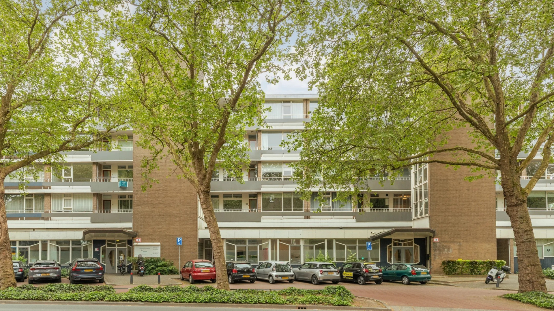 Eelko van Kooten en Olcay Gulsen zetten appartement in Hilversum te koop. Zie beelden 2