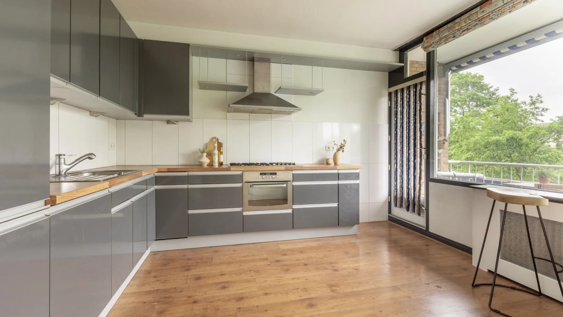 Eelko van Kooten en Olcay Gulsen zetten appartement in Hilversum te koop. Zie beelden 4