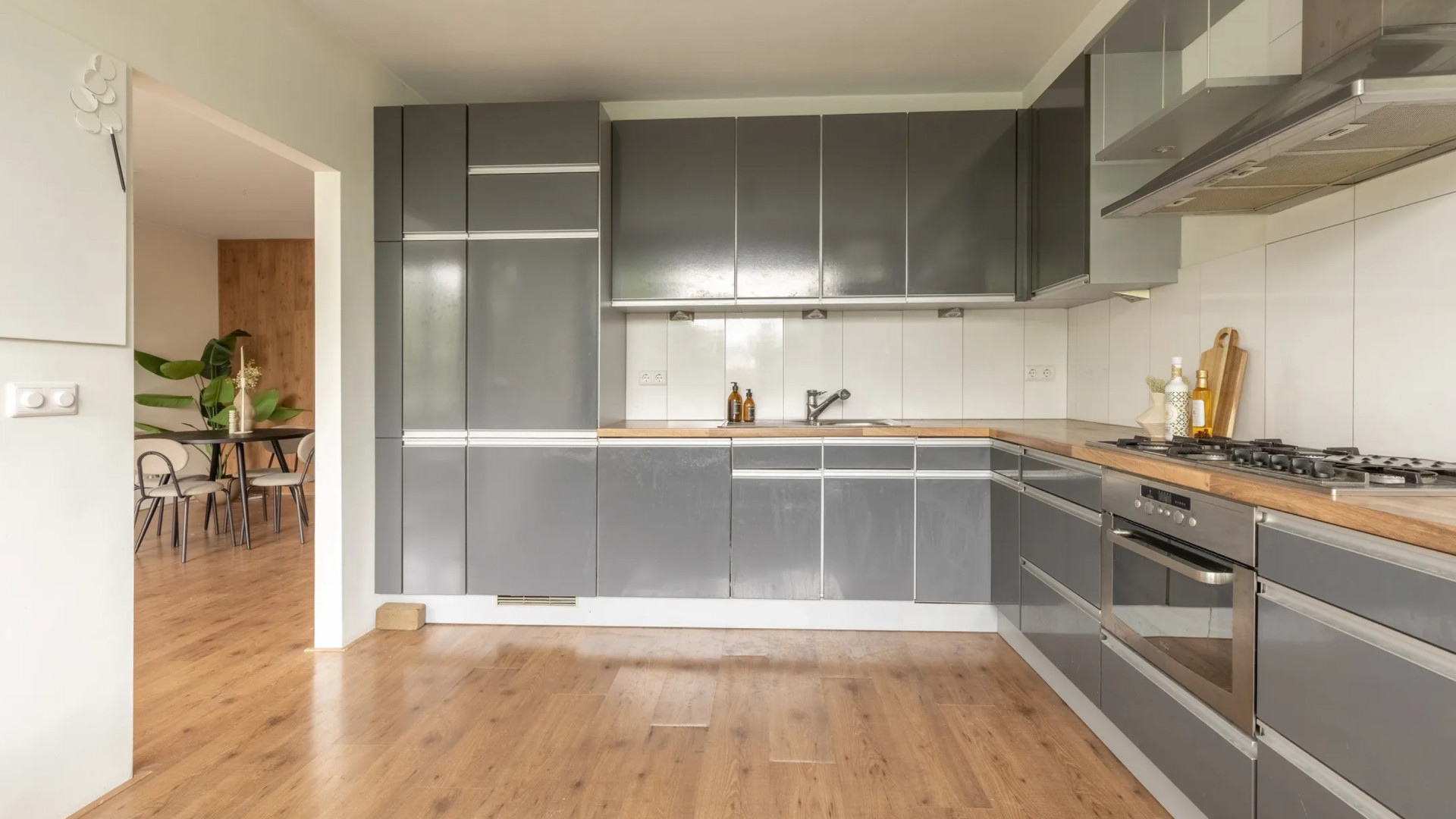 Eelko van Kooten en Olcay Gulsen zetten appartement in Hilversum te koop. Zie beelden 5