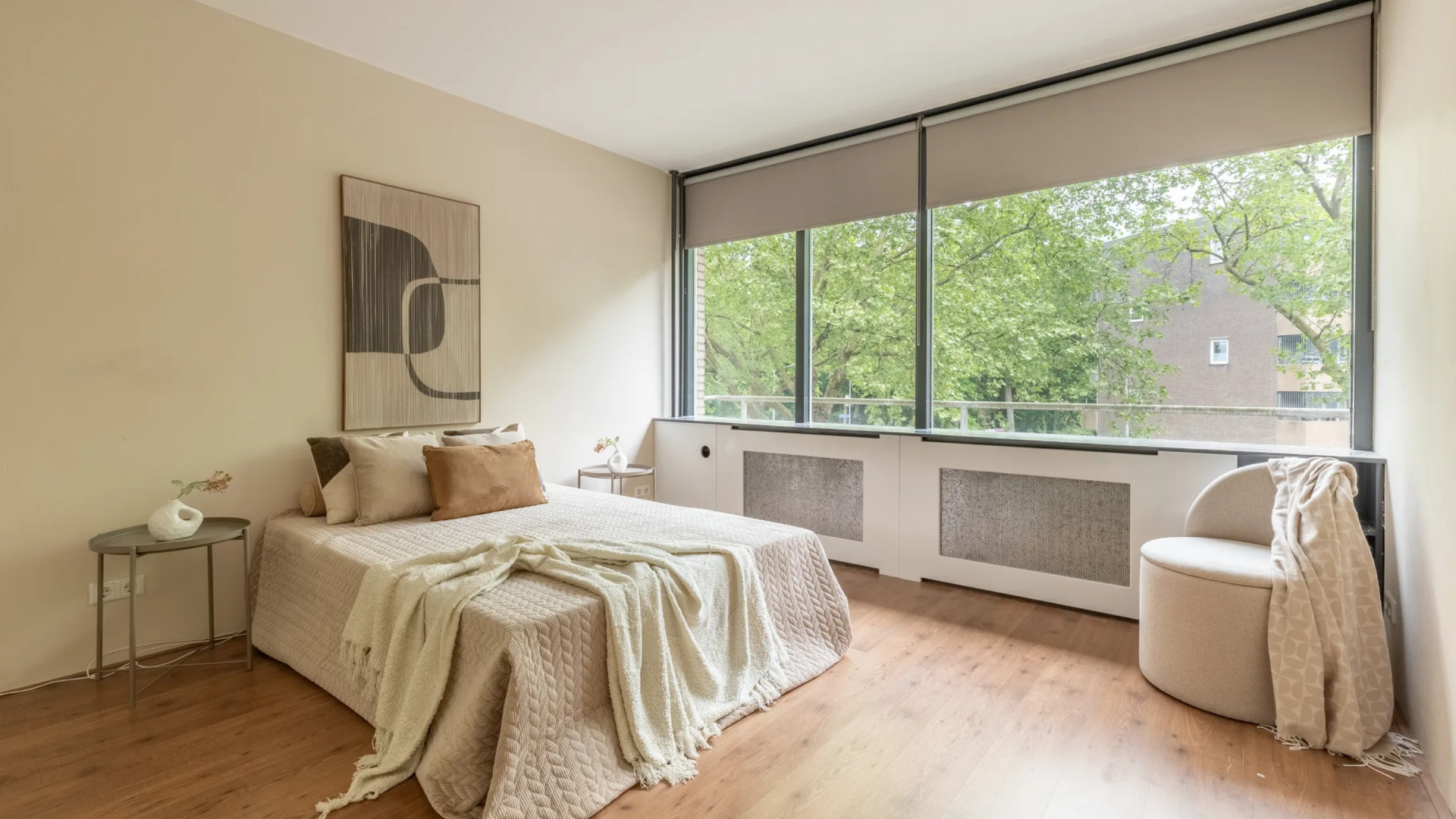 Eelko van Kooten en Olcay Gulsen zetten appartement in Hilversum te koop. Zie beelden 6