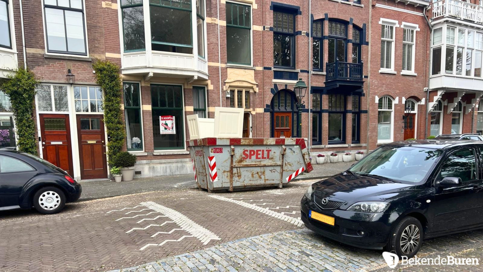 Shelly Sterk is rigoureus haar pand aan het slopen. Zie de beelden 4