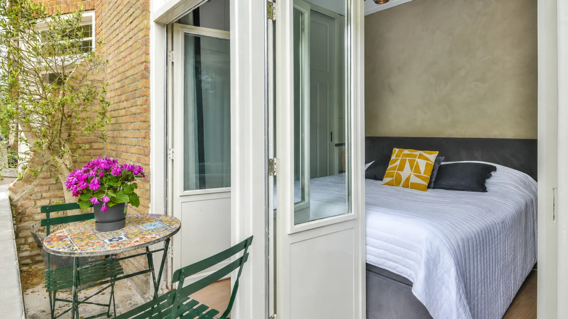 Dionne Stax zet haar appartement in Amsterdam Oud Zuid te koop. Zie foto’s 6