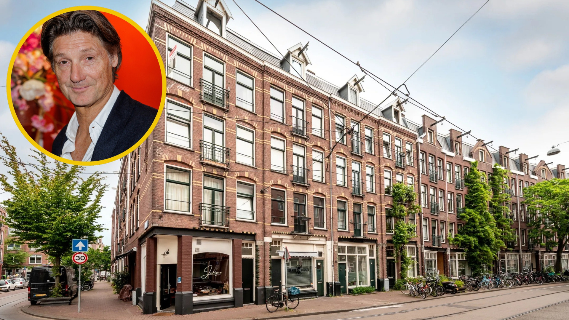 Rick Engelkes zet zijn appartement nabij de Jordaan te koop. Zie foto's