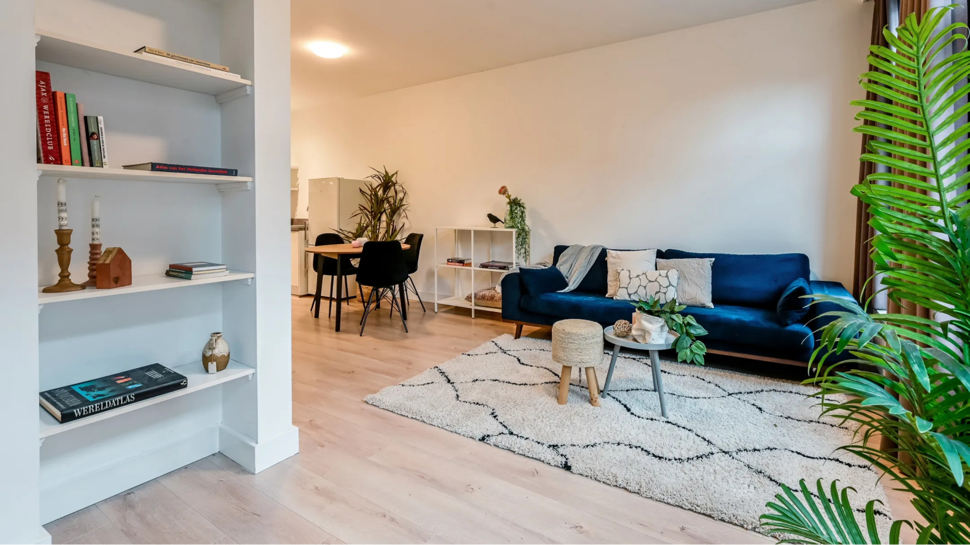 Rick Engelkes zet zijn appartement nabij de Jordaan te koop. Zie foto's 3