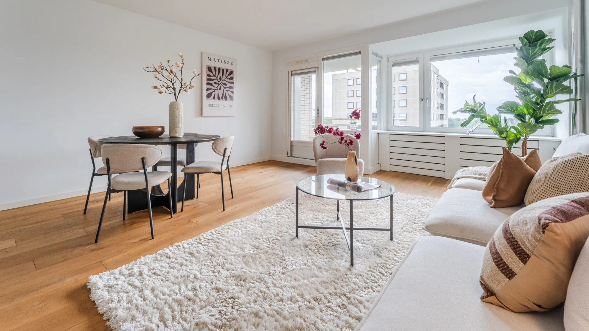Frank Rijkaard zet zijn appartement tegen zeer merkwaardige vraagprijs te koop. Zie foto's 2