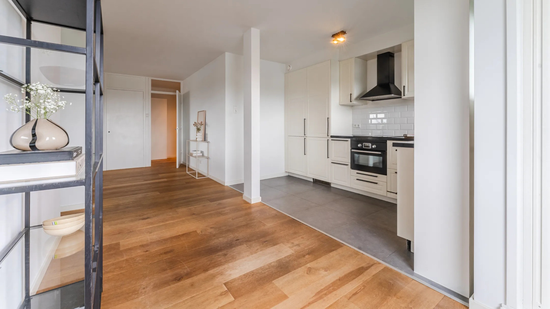 Frank Rijkaard zet zijn appartement tegen zeer merkwaardige vraagprijs te koop. Zie foto's 4